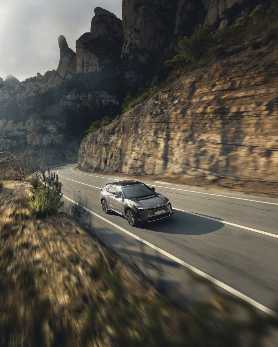 ¡Deja de hacer scroll que ha llegado el nuevo #bZ4X! 🎉

Imponente por fuera gracias a la combinación entre el aspecto de un #eléctrico y el diseño contundente de un #SUV 🔥¡Y cómodo por dentro! #LetsGoBeyond

Descúbrelo en fal.cn/3xgwg