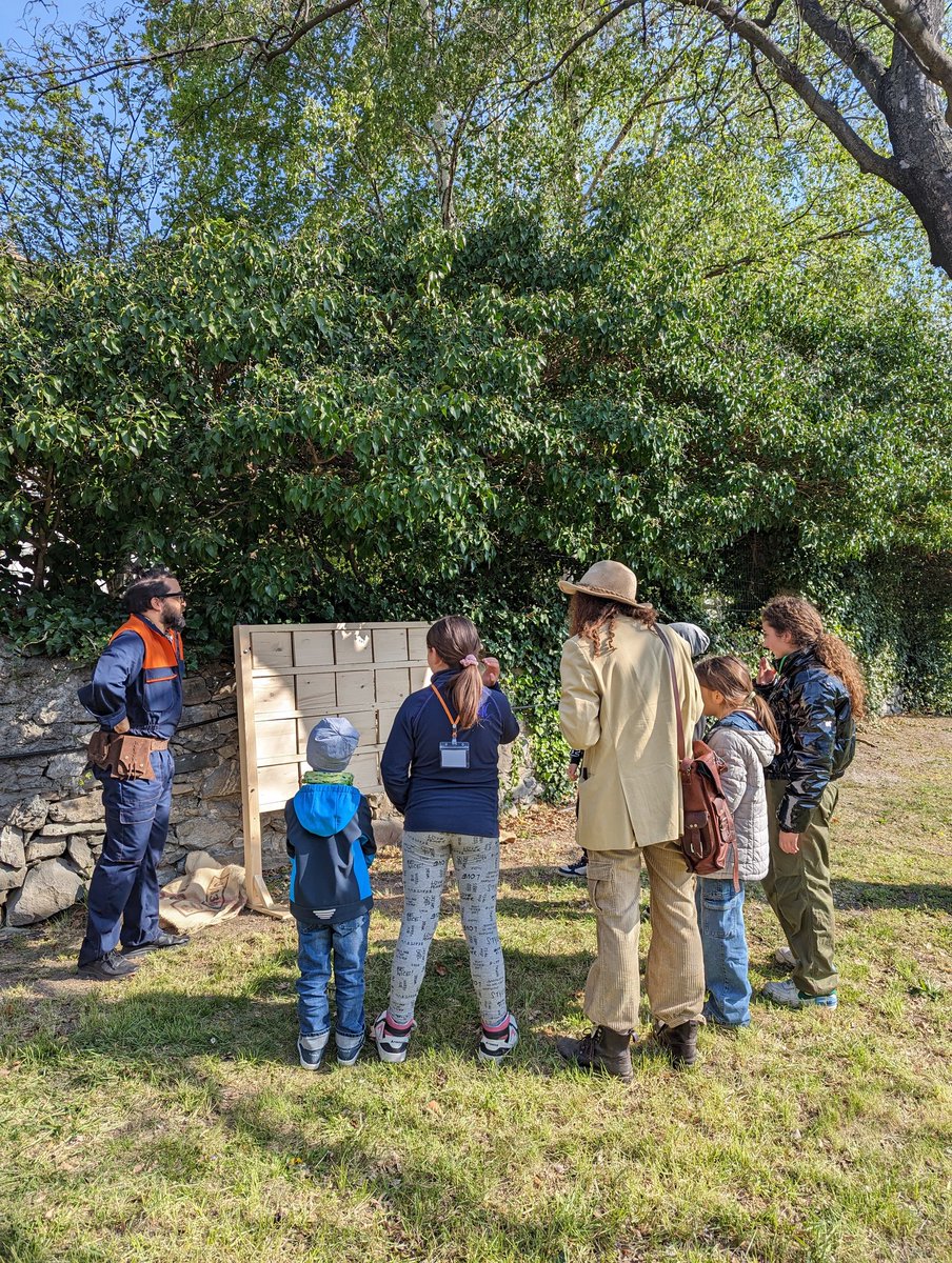 #pasquaadarte al #castellogamba di #chatillon giocando alla scoperta del #museo di #arte moderna e contemporanea della #valledaosta <a href="/CultureVdA/">Valle d'Aosta Culture</a>