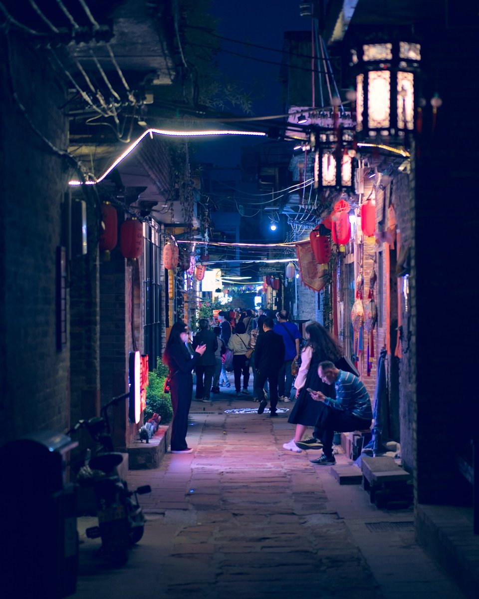 Harenome's tweet photo. 东莞 (Dōngguǎn) at night https://t.co/oYTe9SRsET