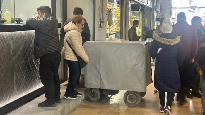 kacsaatolduson's tweet photo. Merkez Bankası'nın, ülkenin döviz ihtiyacını İstanbul’daki Kapalıçarşı’dan hergün 5 milyar lira karşılığı 260 milyon dolar alarak karşılamaya çalıştığı anlaşılalı birkaç saat oldu https://t.co/Hkr3mFxqbt