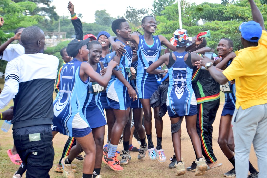 VBugerere's tweet photo. #UMEAGamesUpdates
#NetballFinal
Ngando SS defends the trophy after beating hosts Kawanda SS B by 25-20!
Exceptional Ngando!
#VoBUpdates powered by @pulsebetuganda
@GamesUmea @kayiirajackson @MbugaSwaibu9 @SeniorUganda @AhmedMarsha https://t.co/8dJKH7t5Iw