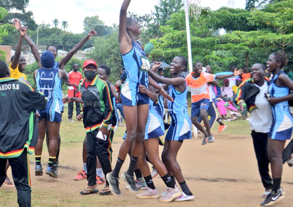 VBugerere's tweet photo. #UMEAGamesUpdates
#NetballFinal
Ngando SS defends the trophy after beating hosts Kawanda SS B by 25-20!
Exceptional Ngando!
#VoBUpdates powered by @pulsebetuganda
@GamesUmea @kayiirajackson @MbugaSwaibu9 @SeniorUganda @AhmedMarsha https://t.co/8dJKH7t5Iw