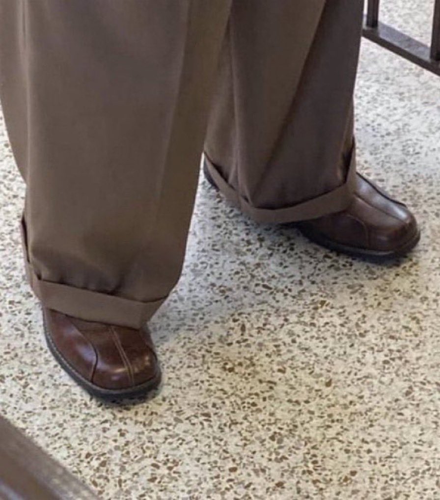 gammaflip's tweet photo. @cyalm These are the sort of trousers that the judges in the Bandial group wear. Don't be a Bandial; be an Isa. #WeRejectOneManShow #ResignCJPBandial https://t.co/i5MMnocPhP
