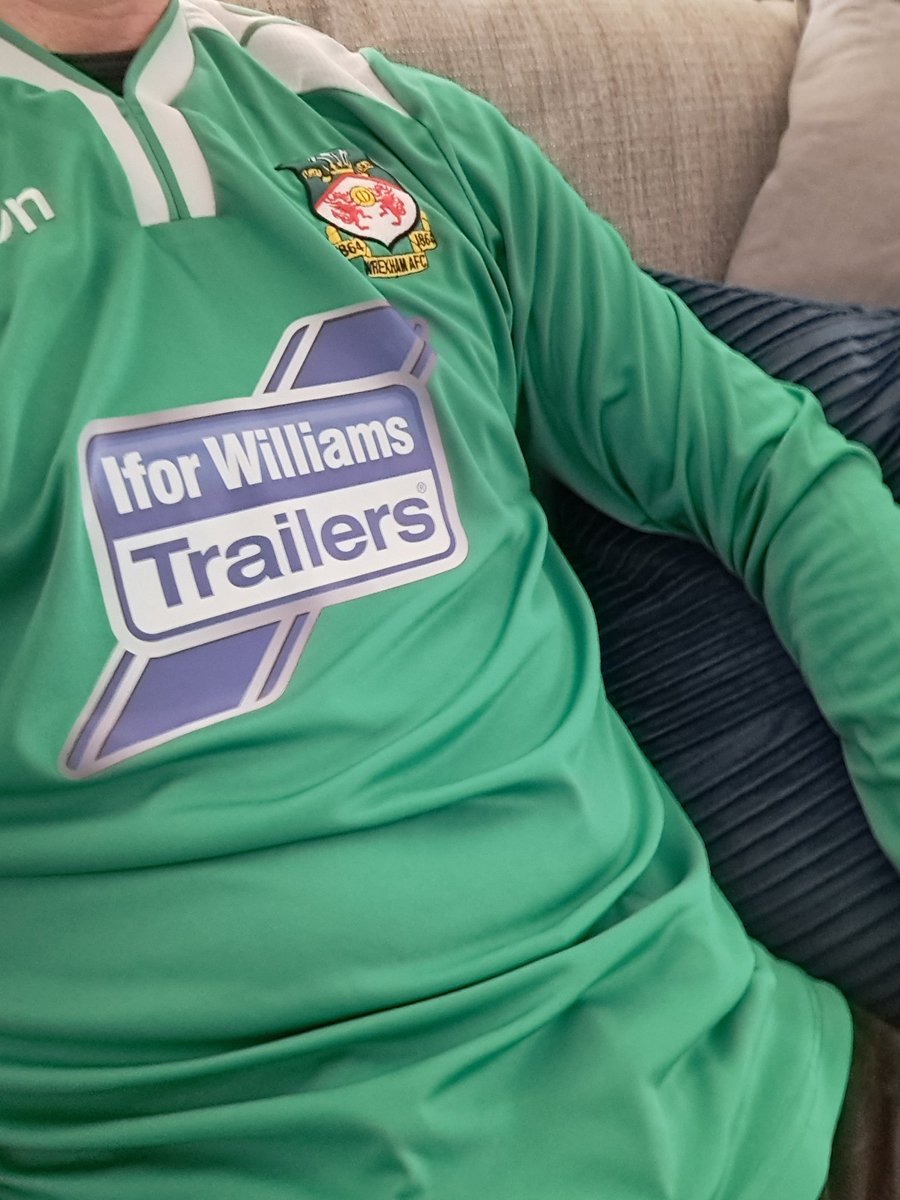Super_Tedd's tweet photo. @RobRyanRed 16/17 long sleeve away https://t.co/46uMDsc9nu