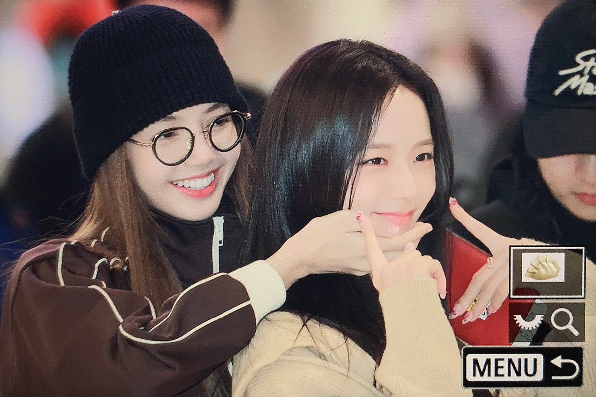 bpkkkjn's tweet photo. 아 짱기여워ㅜㅜㅜ 230410 #블랙핑크 #지수 #리사 #BLACKPINK #JISOO #LISA https://t.co/E49VTA8LNn