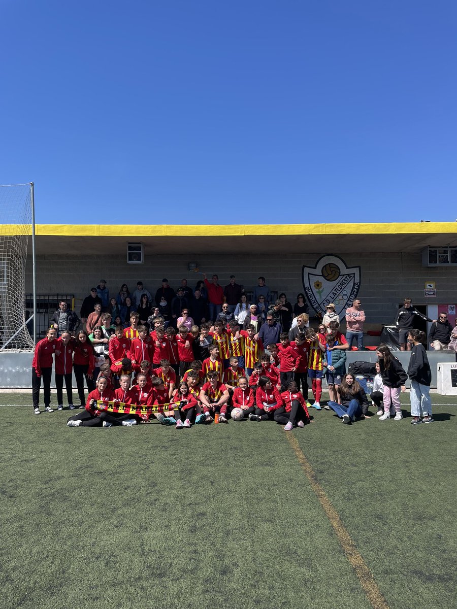 aminerammou's tweet photo. 🤩 Experiència top al torneig @MareNostrumCup 
🥈Subcampions de la categoria U-15
🍍Comunió amb families i altres equips del club = IDENTITAT

🏆Les lligues son genials però les experiències que t’emportes amb els torneijos son indescriptibles! 

@AECManlleu ❤️💛 https://t.co/8Dljt7Tely