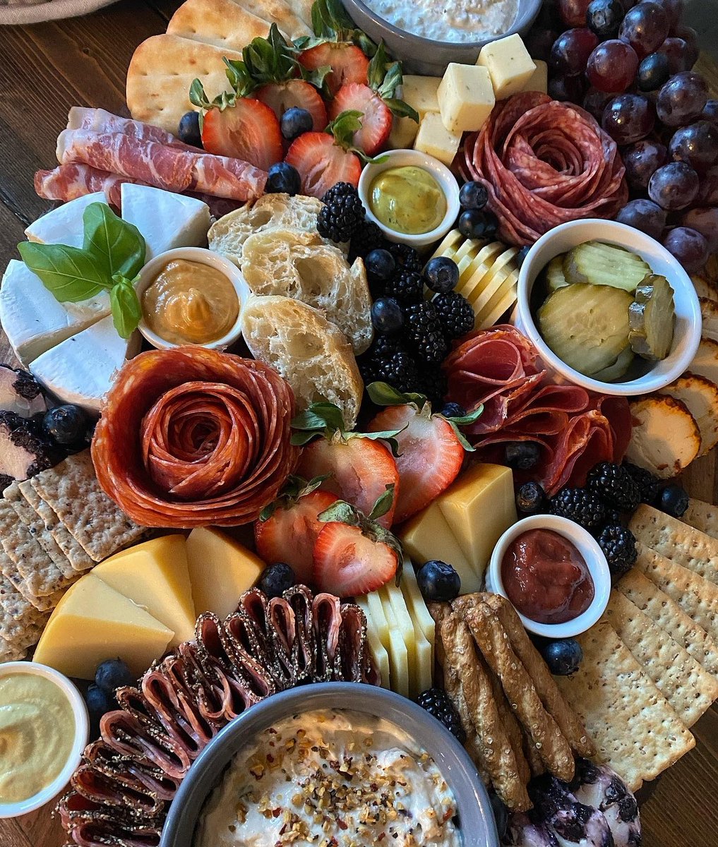 digin0mad's tweet photo. The art of entertaining. From yesterday's Easter brunch with friends

#grazingboard #charcuterie #easter #brunc https://t.co/WXihLNPgwt