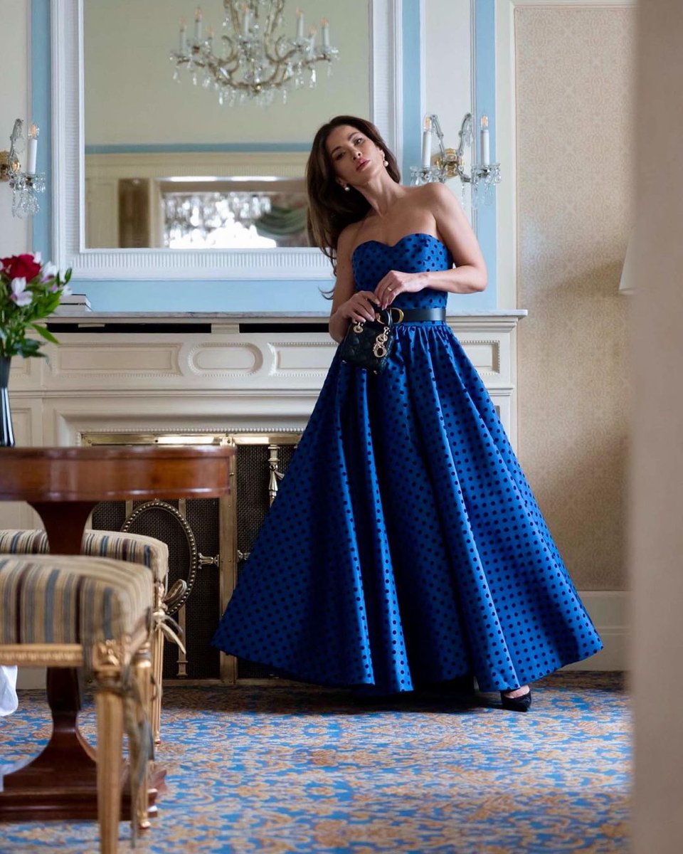 paulagarin66's tweet photo. Elegant Dress
#fashionstyle #fashionblogger #modayestilo #blogdemoda #ideasdemoda #ideasdeoutfits #fusunlindner #dorrazarrouk #darinagritsenko #dolcegabbana #elegantdress https://t.co/D5NjbAKXoO