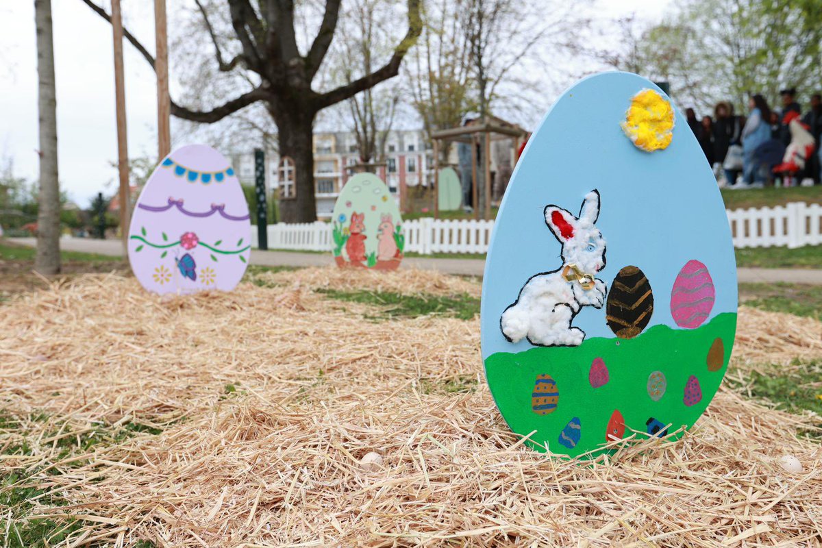 ThierryMeignen's tweet photo. 🐣 Les cloches sont passées !

Nos jeunes Blanc-Mesnilois sont attendus de 14h à 17h au parc du Curé Alberic pour la traditionnelle chasse aux œufs. 

🙏🏻 Un grand merci aux services de la ville qui travaillent depuis très tôt ce matin pour vous installer ce magnifique décor. https://t.co/5WsJJy02yr
