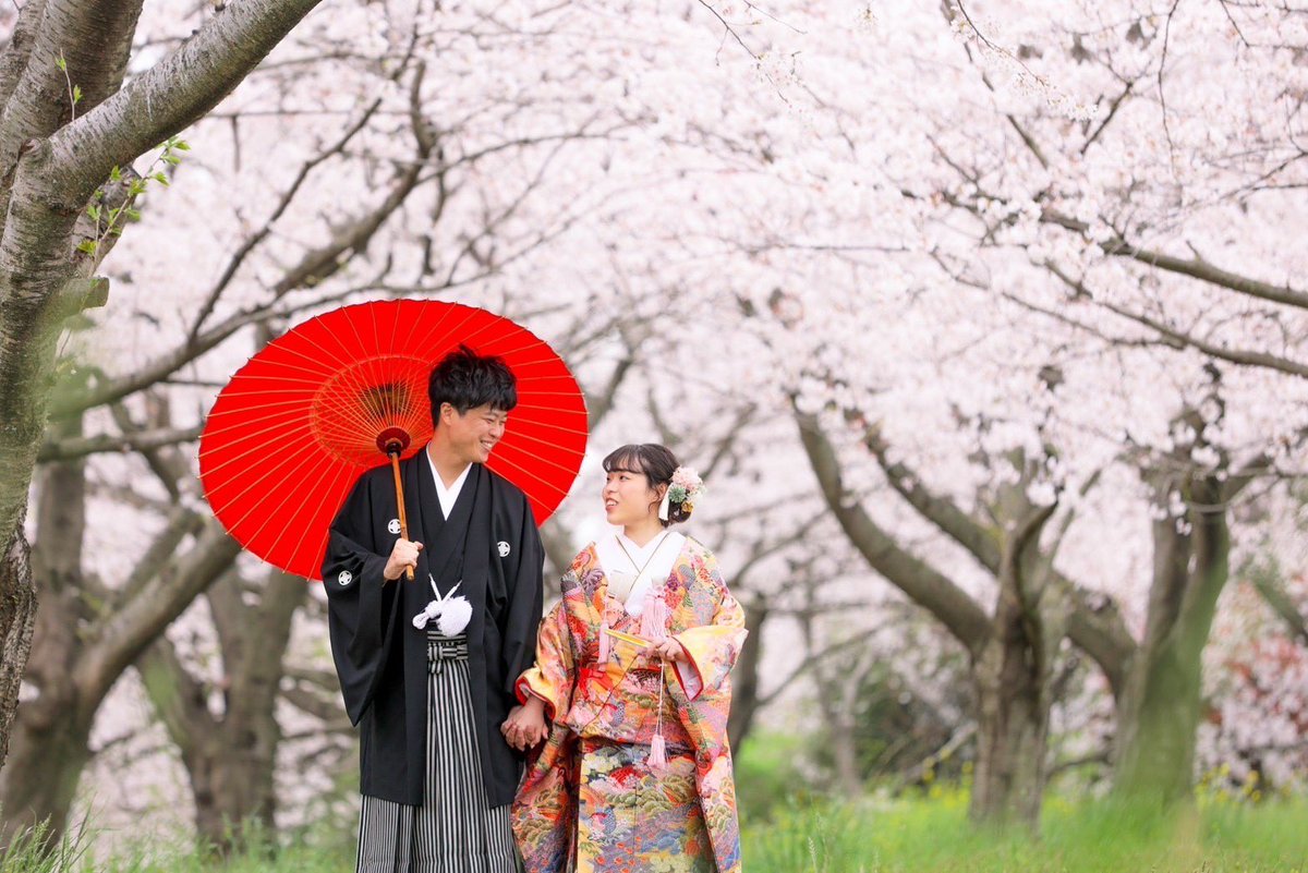 daigongon318's tweet photo. 【ご報告】
本日結婚いたしました！！！
笑いの絶えない明るい家庭に
していきたいです。
まだまだ未熟ものですが
夫婦共々、ご指導ご鞭撻のほど
よろしくお願いいたします。 https://t.co/6vLzLuh4r0