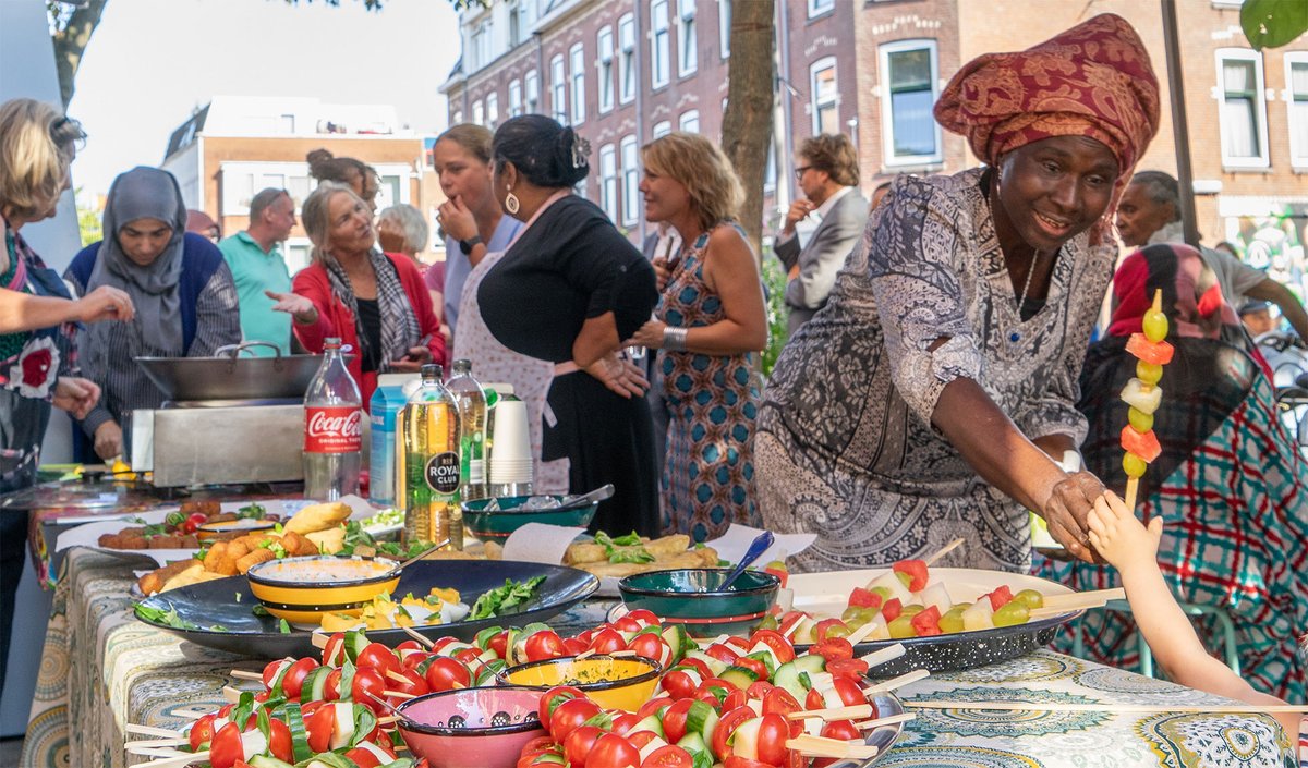 Wat betekent veerkracht in wijken en hoe faciliteer je dat? Hoe bouw je aan gemeenschappen? En hoe vergroten we de democratische betrokkenheid van bewoners? Denk en praat mee op do 8 juni a.s., conferentie Werken aan veerkracht <a href="/BospolderT/">BospolderTussendijken</a> #BoTu #Rotterdam bospoldertussendijken.nl/conferentie