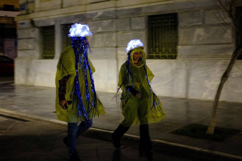 Night moves / Athens, Greece / February 2023 / Fujifilm X100F / #athens #streetphotography #xseries #madewithfuji #fujifilmx100f #fujix100f #nightmoves #greece #travelgram #citylife #citynightlife #nightlife instagr.am/p/Cq2hq4Lt9YI/