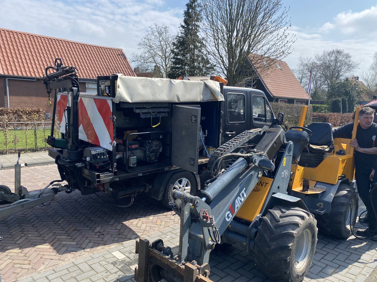 Pechservice is altijd weer een uitdaging. En daarna mooi dat de klanten weer verder kunnen. Ook stilstand onderweg neem contact op met POLDERBANDEN.NL. 

“ KEEP ON ROLLING “ 

“ TEAM POLDERBANDEN “