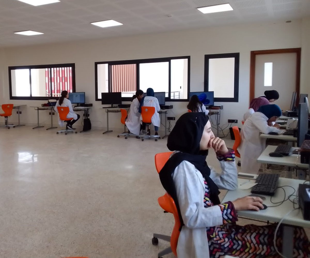 MujeresxAfrica's tweet photo. #PhareNador
En el marco del proyecto #Avanz@ (Nador, Marruecos), hemos conseguido que 20 jóvenes integren la CMC (Cité des Métiers et des Compétences) para llevar a cabo la formación profesional "Cycle de découverte numérique" (Ciclo de Descubrimiento Digital) https://t.co/ctRq8e0TGH