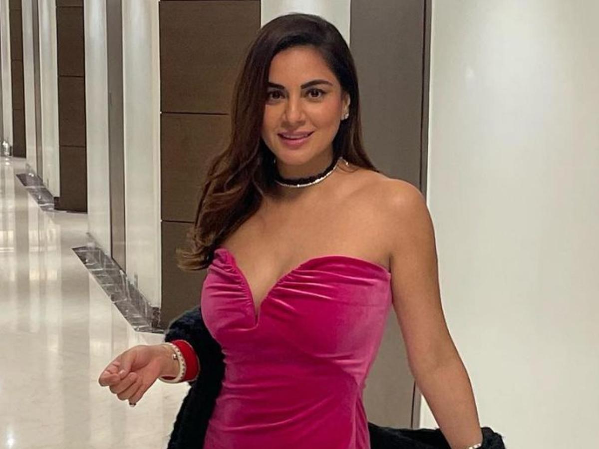 Shraddha Arya on her leg injury: It’s an individual choice to work for somebody or be their slave, I refuse to be one Read👉read.ht/PJ4N 🖋️@Syeda4eba #ShraddhaArya #Injury #Trending #TV #Actor