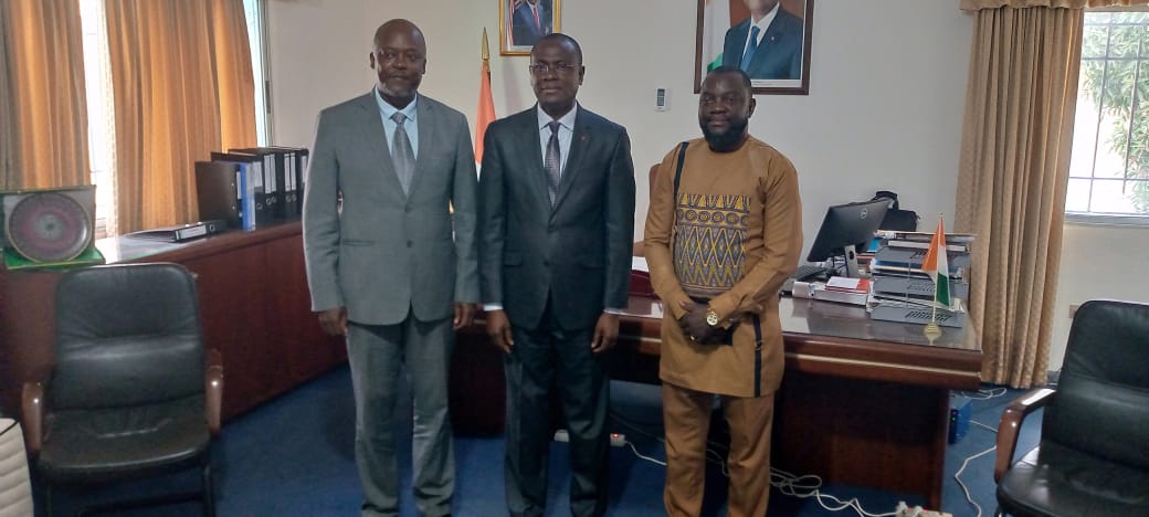 Tonyakumu's tweet photo. On Wednesday 5th met with Ambassador of Cote D'Ivoire &amp; LRRRC Executive Director. We secured a major breakthrough on the documentation process for 548 of the Ivorians legally integrating in Liberia. With this averting the risk of statelessness for these Ivorian Ex-refugees. https://t.co/1OkvU9BYme