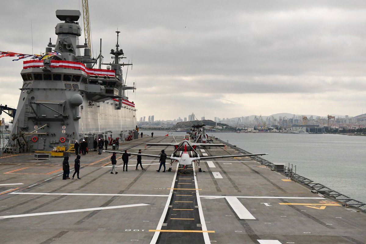 Bayraktar #TB3 and #Kızılelma spotted on the TCG Anadolu (Turkish Aircraft Carrier) 🇹🇷