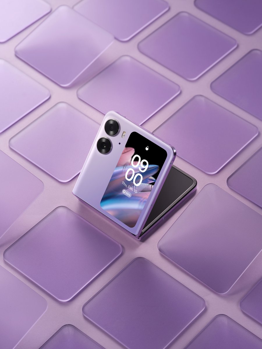 oppo's tweet photo. It's flip to be square 🎵🟪

(Or rectangular. You decide with the #OPPOFindN2Flip) https://t.co/58lMR1jWXt