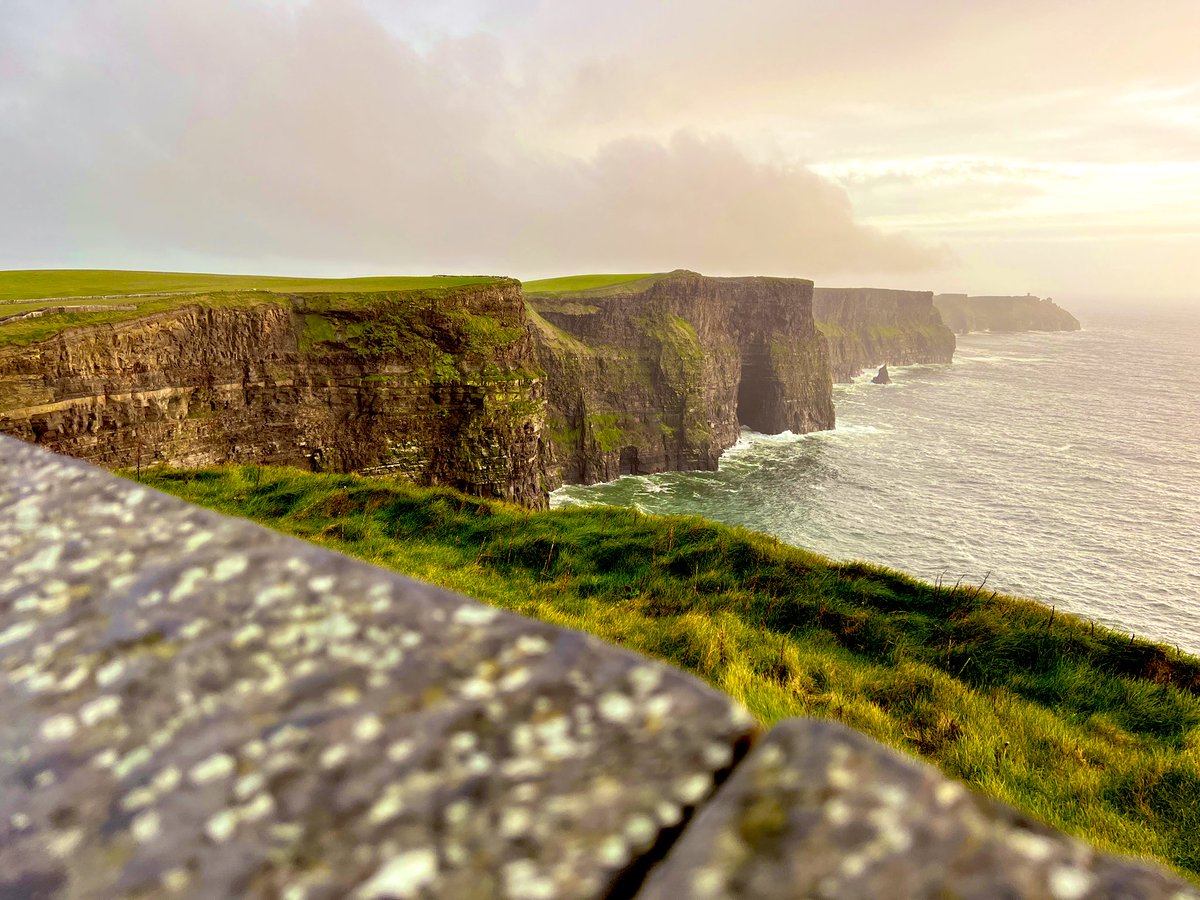 Ireland is so pretty. 🥺🇮🇪

#ireland #cliffsofmoher #sunset