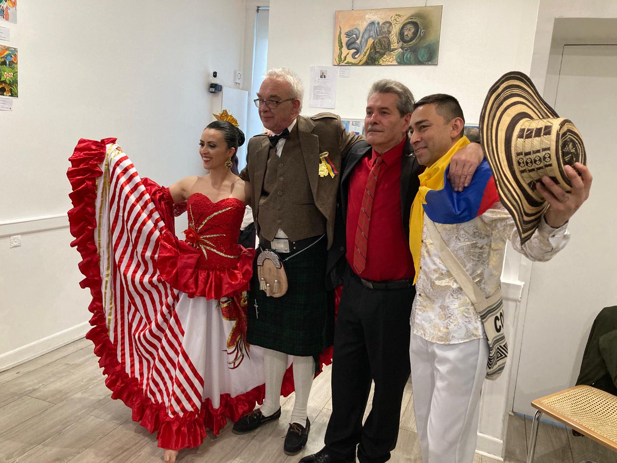 YannickMagic's tweet photo. Oui, c'était une belle soirée le 8 Avril avec mes amis artistes; Léorone Queffélec, écrivaine, actrice, comédienne, peintre journaliste, Greg Lionel Bathazar maître dans les arts martiaux,, Catherine Belkhodja, comédienne, actrice, journaliste etc... https://t.co/tnnfQPbdwD