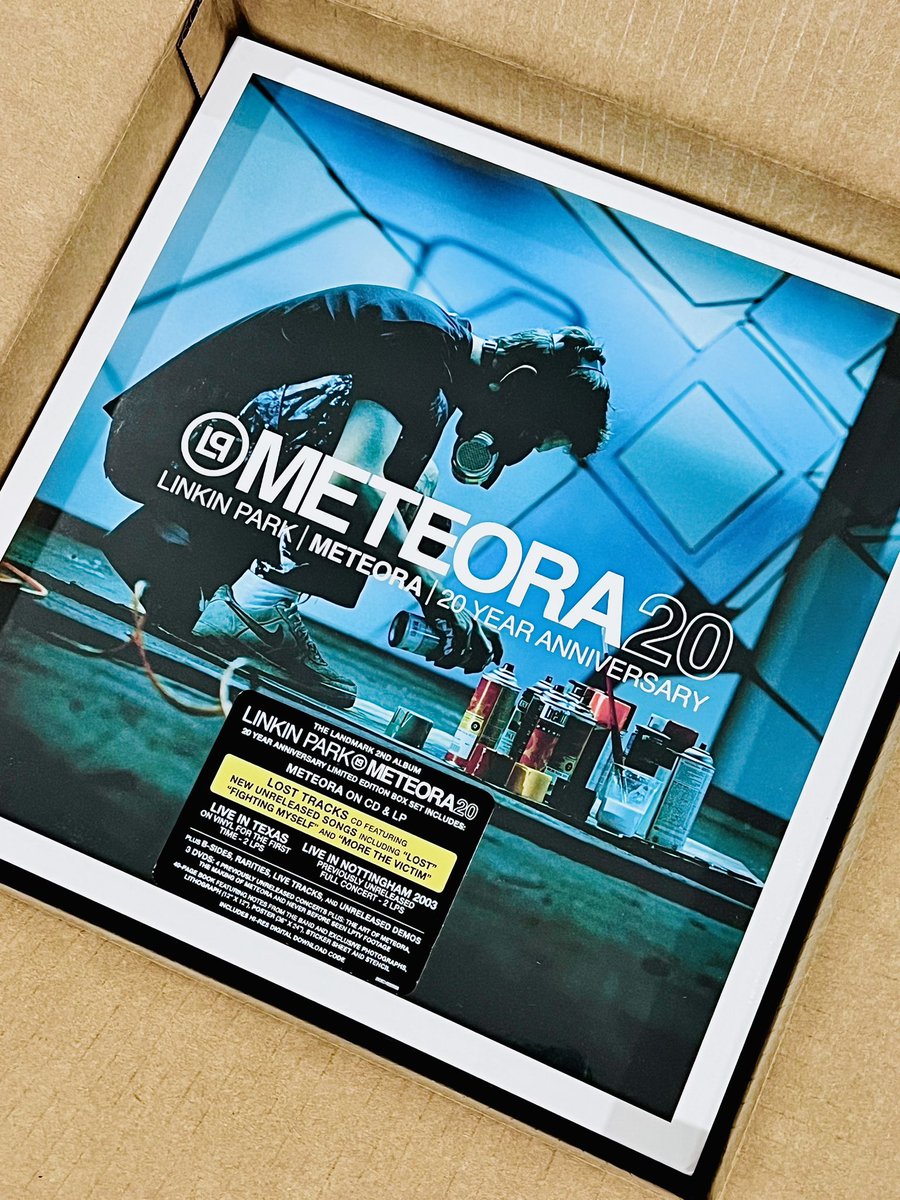 FuYiLong's tweet image. Received in Singapore 🇸🇬 Thanks @linkinpark for these awesome box sets! #Meteora20 @LPLive @mikeshinoda 🤘🏻