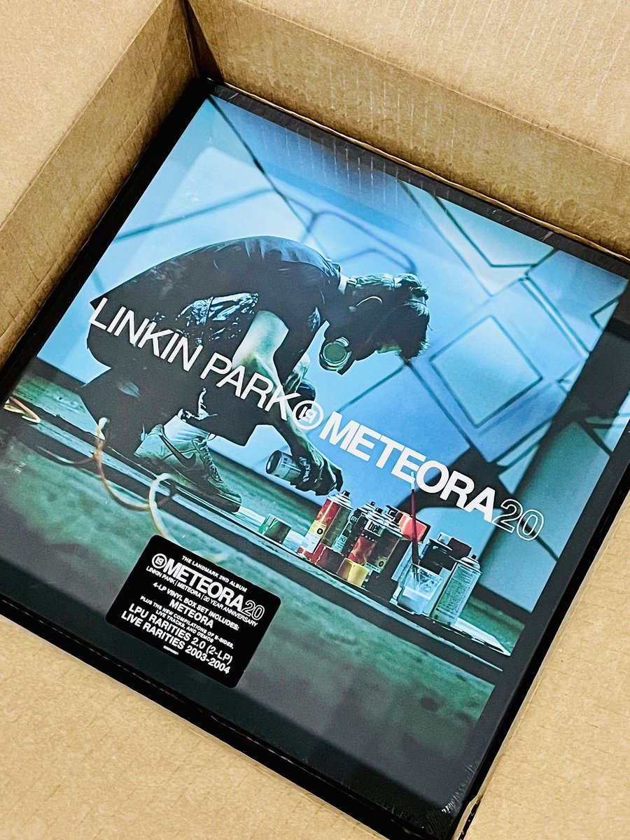 FuYiLong's tweet image. Received in Singapore 🇸🇬 Thanks @linkinpark for these awesome box sets! #Meteora20 @LPLive @mikeshinoda 🤘🏻
