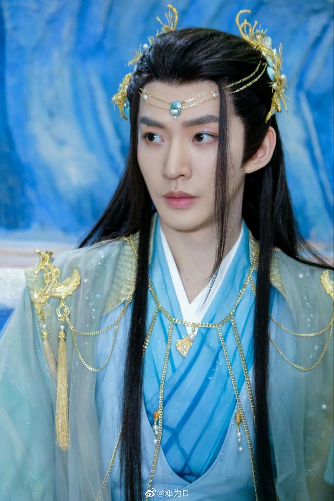 DENGWEI_D's tweet photo. 📅 230410
邓为D Weibo Update 
등위 웨이보 업데이트 
🔗 https://t.co/iCdszztfVx

그래서 메이크업 선생님과 상의해서
상우의 아이섀도우를 반짝이는 디자인으로 했어요。#장월신명

#등위 #邓为 #DengWei #เติ้งเหวย https://t.co/8LqR3X42dx