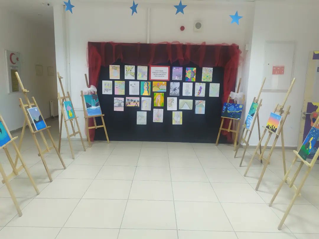 KesanBahcesehrK's tweet photo. Ortaokulumuz 5/A sınıfı öğrencilerimizden Elif Meriç DERESOY''un Kişisel Resim Sergisi okulumuzun lobisinde açıldı. 

#kampüstesanatvar
#bahçeşehirkoleji
#kesanbahcesehirkoleji https://t.co/OIbH2jnFmj