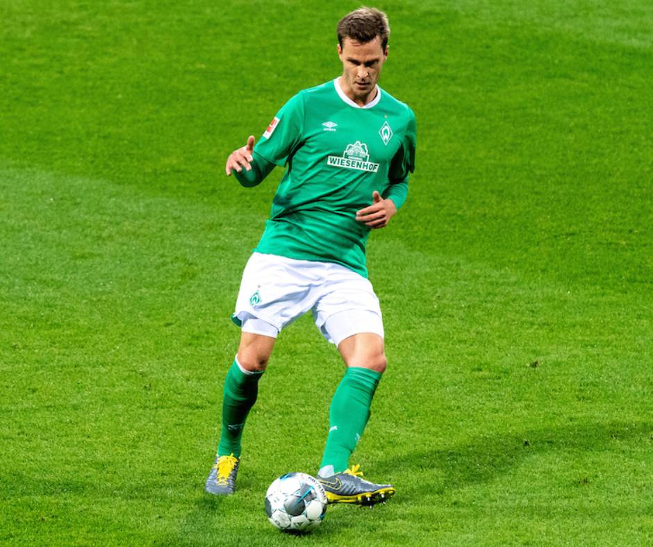 werderbremen's tweet photo. Auch nach seiner aktiven Karriere ist Sebastian #Langkamp dem Fußball erhalten geblieben und unterstützt u.a. junge Talente auf dem Sprung in den Profibereich 🙌
Was Werders umtriebiger, ehemaliger Verteidiger sonst so treibt, lest ihr hier 👉 https://t.co/5UJTj9VzDD
#Werder https://t.co/XV1qQNTlzy
