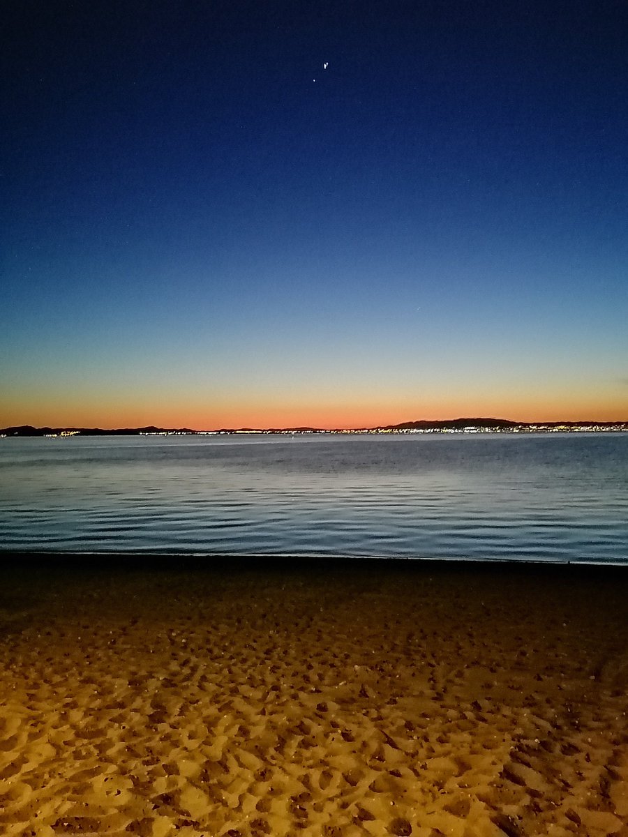 Llevo 2 semanas en España y no me canso de las puestas de sol en el mar menor 🧡
Mañana me toca volver a los 12°C de máxima en Londres y el miércoles empiezo nuevo trabajo. #NonStop #RezadPorMi