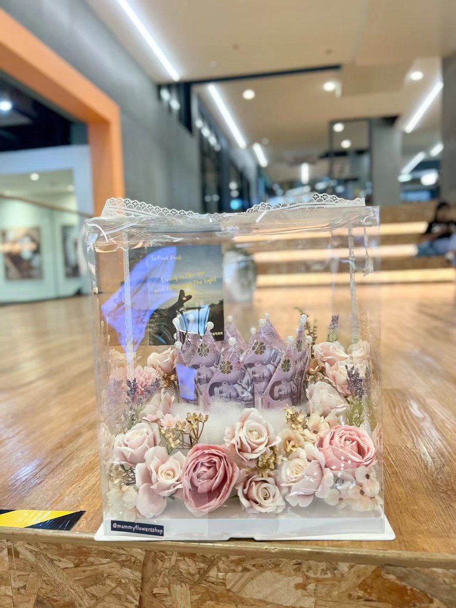 seven_j0204's tweet photo. 🌼🌼宋干节快乐🌼🌼
Hey!Pruk Pruk ,l have a crown in my heart,l will quietly give it to you.@zee_pruk https://t.co/rCynnUYasu