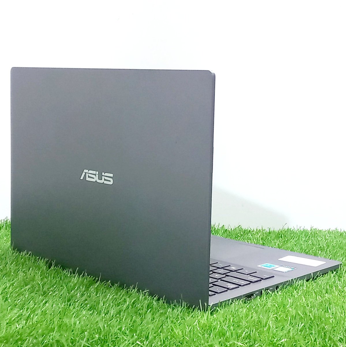 ITZONEELCTRONIC's tweet image. ASUS ExpertBook Laptop
Model : P5440F
Intel Core i5 8th Generation
8GB Ram 
256GB SSD Storage 
1 Month Claim Warranty
Contact 0326 5974741 
.
#asus #itzoneelectronics #itzonelaptop #laptop #asuslaptop #laptop #8thgeneration #businesslaptop #freelancing