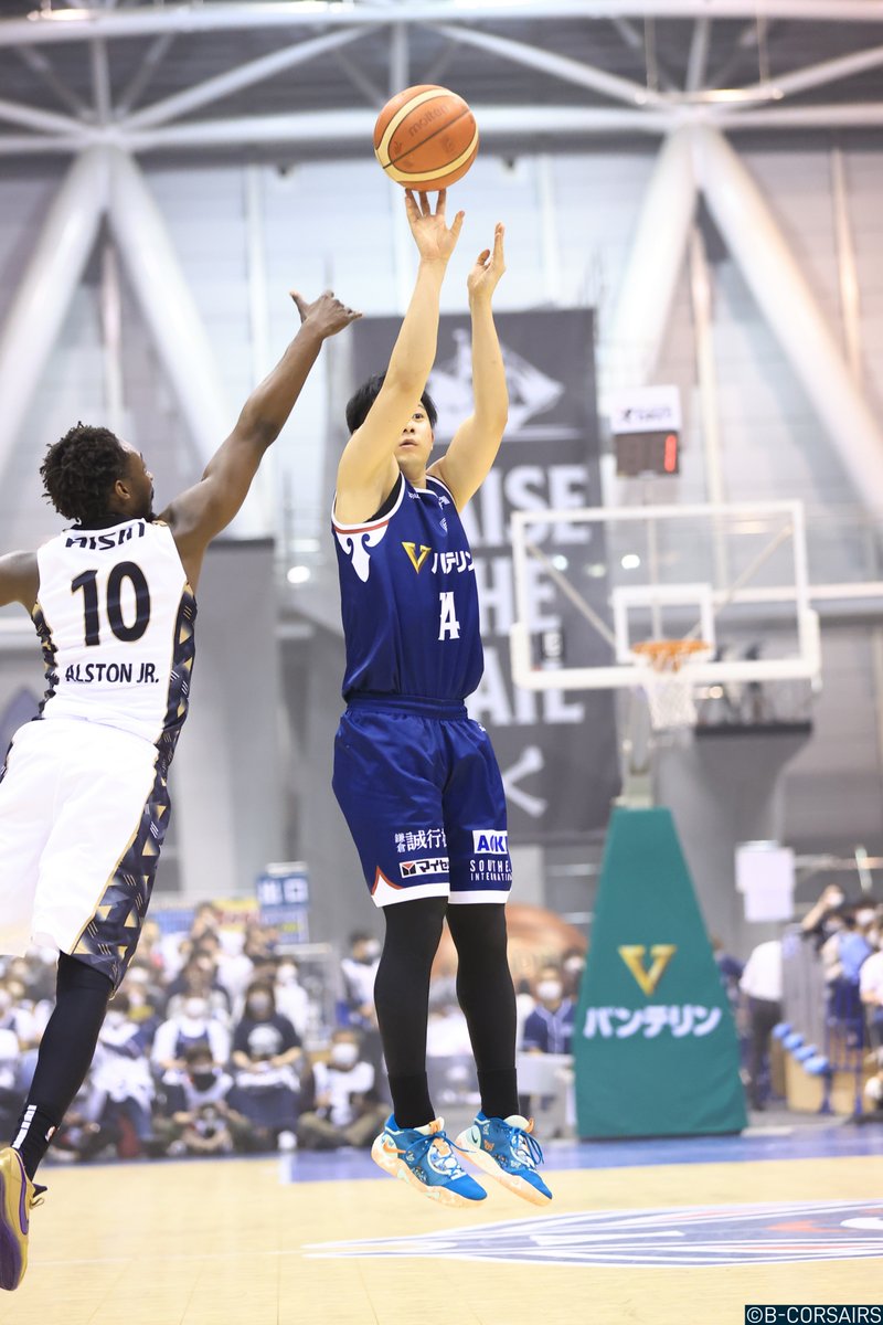 #OnFire賞 3月度ランキング🏆
B1 選手部門で #大庭岳輝 選手が1位に輝きました🥇✨

クラブ部門でも2位を獲得🥈

いつもたくさんの🔥ファイア🔥をありがとうございます！

🔽ファイアな選手のプレー集はこちら
basketball.mb.softbank.jp/videos/12964?u…

#バスケットLIVE 
#ビーコル
#Bリーグ