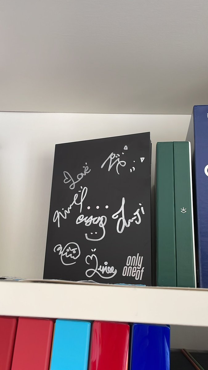 atzillusion's tweet image. Wts want to sell

Signed dog point jump onlyoneof album :)

Qyop