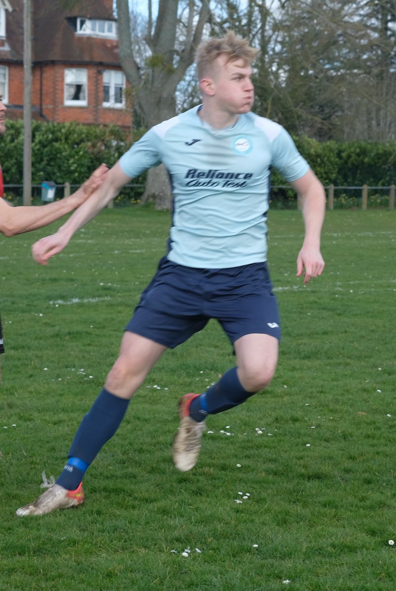 MARLOW UNITED 2 HENLEY TOWN DEVELPOMENT 2
United snatch a deserved point against Henley in another excellent TVPL Div 3 game.
Marlow goal scorers 'Tino' Austin and Luke Mantle.