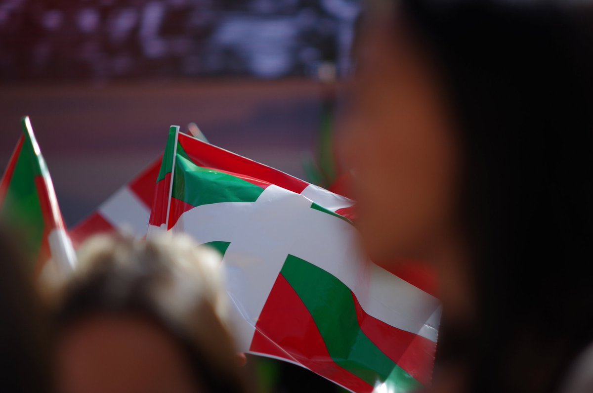 EGIBizkaia's tweet photo. ❤️ Aberri Eguna 💚

👉 Atzo Bilbon ospatu gendun gure Aberriaren eguna ehundaka EGIkide, alderdikide eta aberrikiderekin batera

💬 “Euzkotarren Aberria Euzkadi da”

💪 Gora Euzkadi askatuta!

#Euzkadi #Aberria #GureIzaera #GureAberria #EuzkoGaztedi #eajpnv
@eajpnv @euzkogaztedi https://t.co/iICSOK64Am