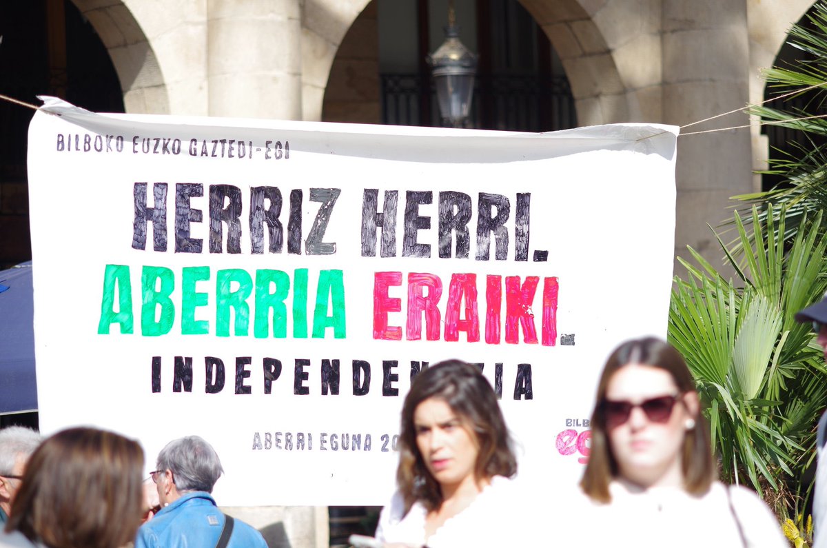 EGIBizkaia's tweet photo. ❤️ Aberri Eguna 💚

👉 Atzo Bilbon ospatu gendun gure Aberriaren eguna ehundaka EGIkide, alderdikide eta aberrikiderekin batera

💬 “Euzkotarren Aberria Euzkadi da”

💪 Gora Euzkadi askatuta!

#Euzkadi #Aberria #GureIzaera #GureAberria #EuzkoGaztedi #eajpnv
@eajpnv @euzkogaztedi https://t.co/iICSOK64Am