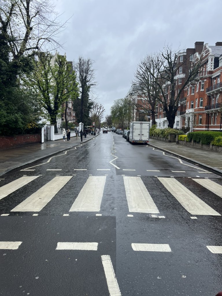 H_Orlandi's tweet photo. Had to stop by Abbey Road Studios and the crosswalk. #AbbeyRoad #funinLondon https://t.co/zoZ1Ze2Lhl