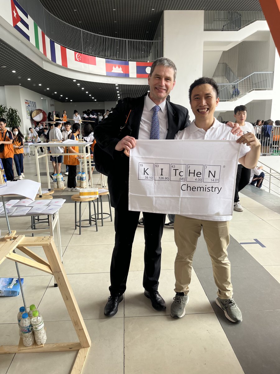 UKA_PEN's tweet photo. A massive thank you to Phenikaa School Ha Noi who hosted us for @Kitchen_Chem show and let us join in their annual science festival. Such enthusiasm from the STEMites of the future and our wonderful translator Pham Viet Dung. @UEAPharmacy @UEA_Chemistry https://t.co/yQzcfisLhS
