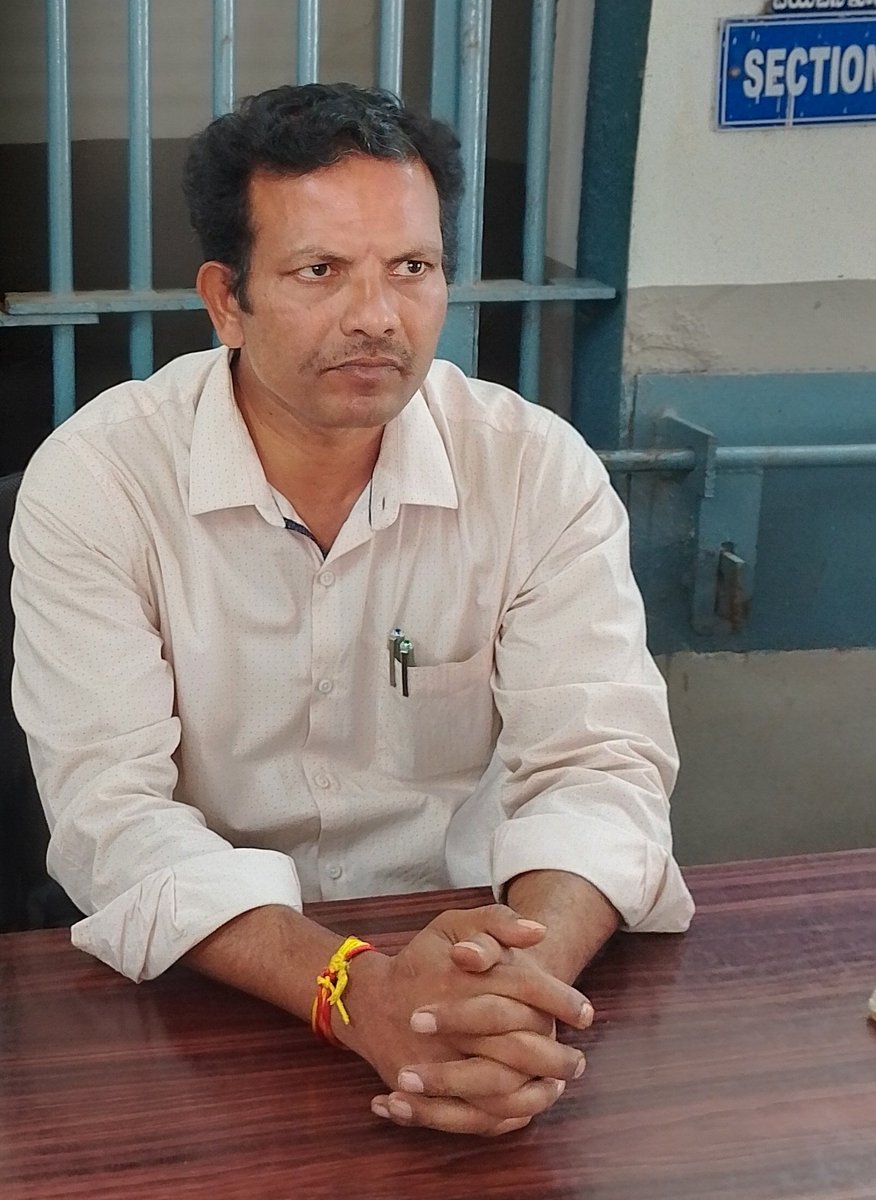 RMaachana's tweet photo. 2020
April 10
#Hyderabad
#Saidabad.
ఇసుక లారీల అడ్డా.
నిలువు దోపిడి కి అడ్డా.
Full load 10,000
ఐతే?!
#WayBridge లో,మోసం.
1 ఫిర్యాదు.
సార్..5,000 విలువ చేసే సరుకే ఉంటుoదని.
వే బ్రిడ్జ్ లో,తూకం ఎక్కువ చూపి మోసం.
2 లారీలు,కాంట seize.
3 accused.
420 booked. https://t.co/zBCME5C7Yo