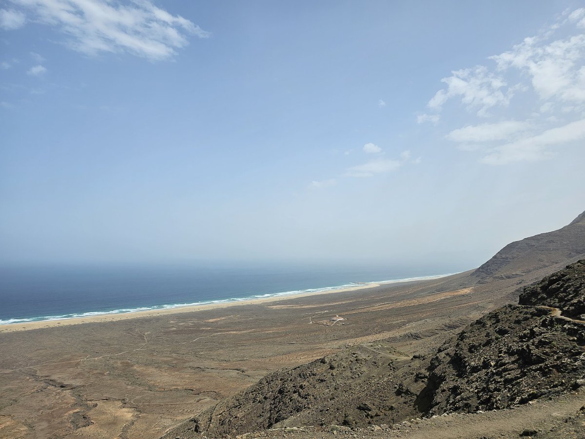 Muss <a href="/Kachelmannwettr/">Kachelmannwetter</a> <a href="/Kachelmann/">Jörg @kachelmann anderswo: @realkachelmann</a> + #TeamKachelmann immer wieder loben. Dank <a href="/pflotsh/">Pflotsh</a> #ECMWF Wind + Sicht + Wolken  im  Blick und auf Wanderung gen #Cofete getraut. Tolle Arbeit! Danke