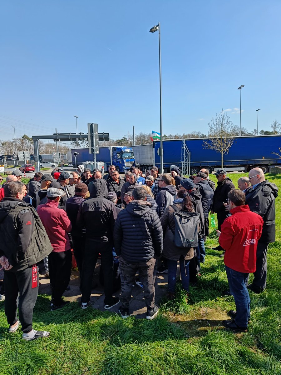 SolNetGeorgia's tweet image. Solidarity from our union to the Uzbek and Georgian truckers on strike working for the Polish company #Lukmaz #Agmaz #Imperia who are fighting for basic wages and even have been attacked by thugs who were hired by the company. @ETF_Europe @FaireMobilitaet