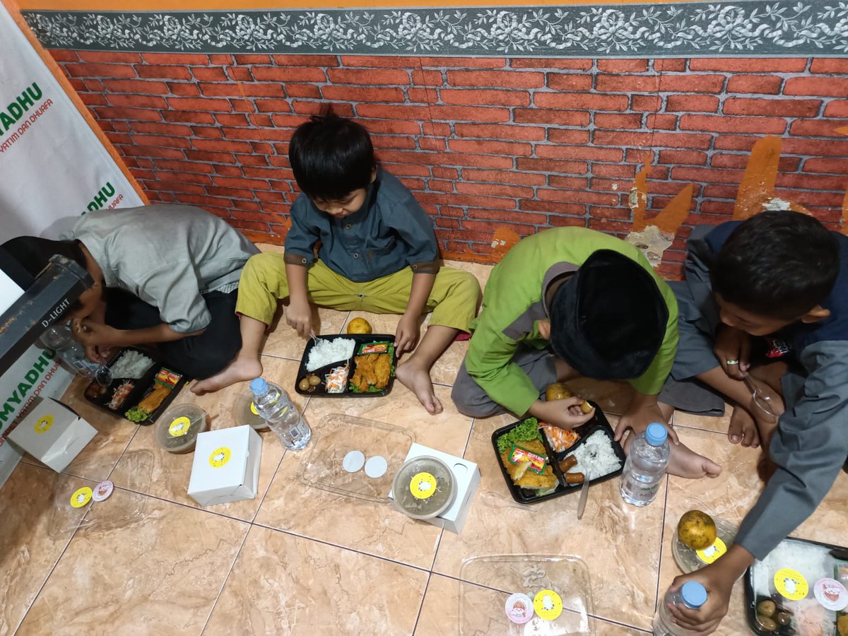 Renzenproject's tweet photo. Moment kegiatan anak-anak panti selama acara renjun birthday project ini berlangsung. (5) https://t.co/JQz1zv8Spa