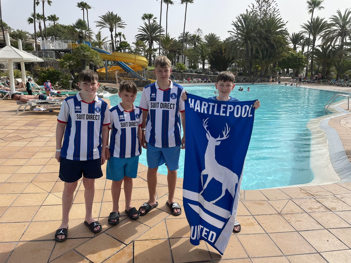 SimonHoeyTHFC's tweet photo. @Official_HUFC  @AlexChandy 

The lads supporting from Gran Canaria 🔵⚪️🔵⚪️ https://t.co/5cYSXhPW5O