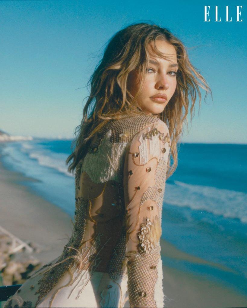 lnfosSeriesFR's tweet photo. #PHOTOS Madelyn Cline pour Elle magazine. https://t.co/LVXALu8o3t