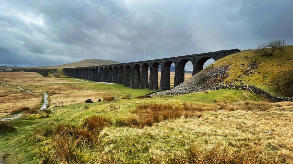 AMountainBlog's tweet photo. A quick summit of Whernside; an early morning start let me avoid most of the hail and rain thankfully!

#Whernside #Hiking #MountainHiking https://t.co/uYrXgdLF9b