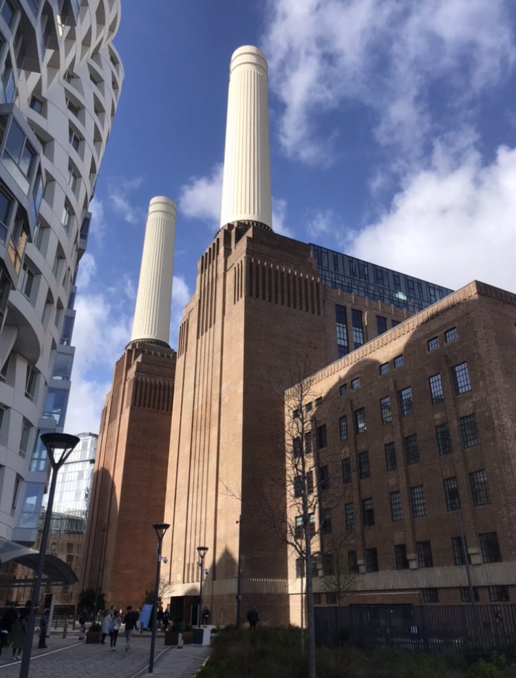 ElGrinchos's tweet photo. Big things happening at @BatterseaPwrStn with @UnderArmour. Keep your eyes peeled to see what’s NEXT. @TROexperiential #TROinAction https://t.co/BX7jGFBWQE