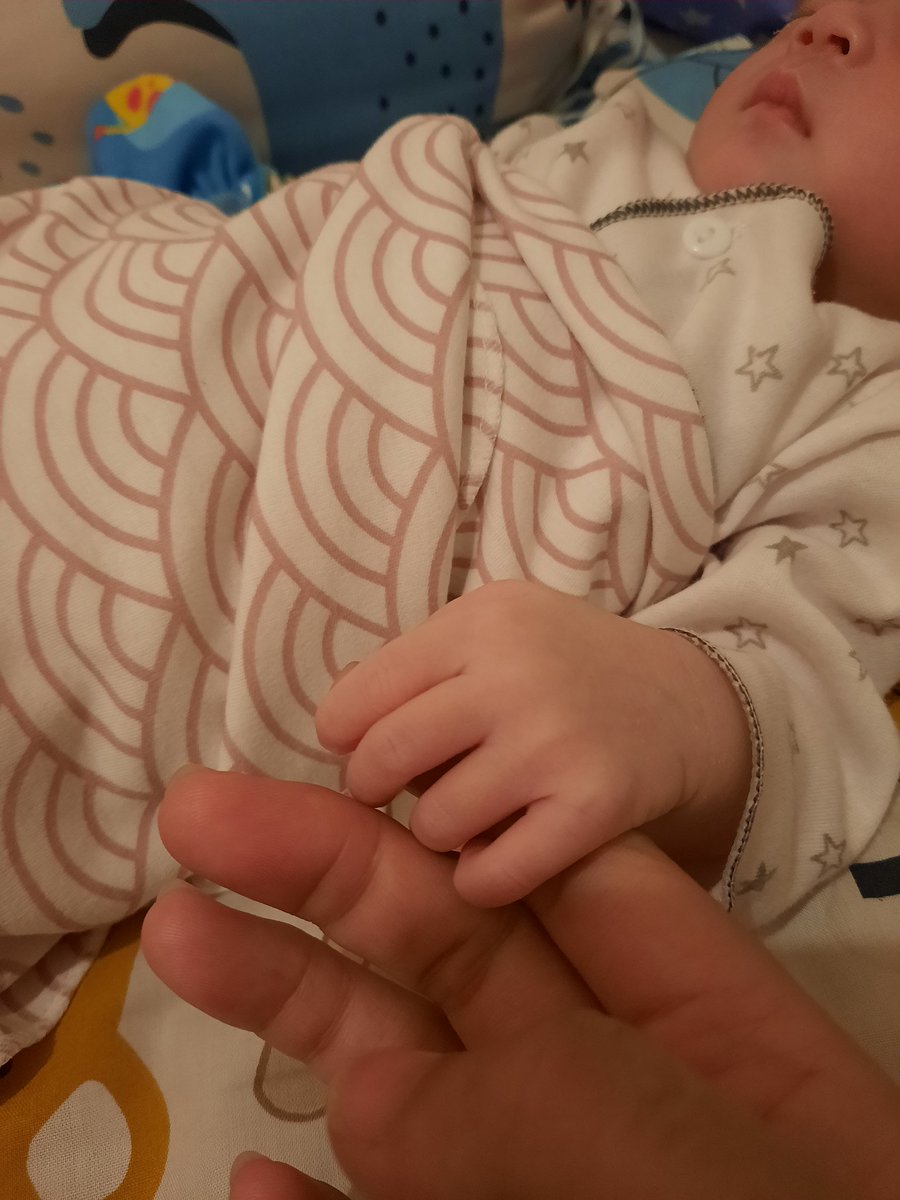 helcactuss's tweet photo. Meskipun rasanya melelahkan, kurang tidur, mood swing, bahkan ngerasa hampir stress. Tp kalo udh liat anak kek berasa obat paling mujarat tuh ya anak. Semangat utk para new mom👶👩 https://t.co/sVjMx5s0jw