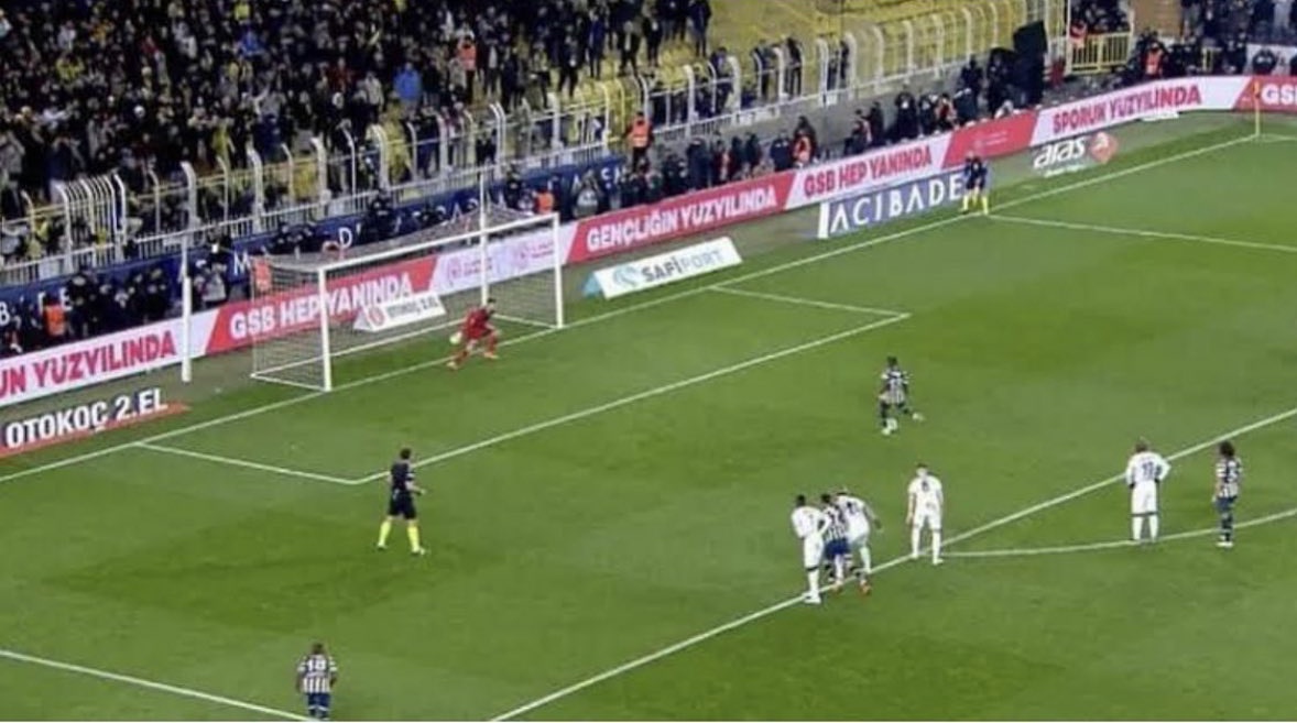grandekinokssss's tweet photo. Fenerbahçe'ye bu akşam verilecek olan penaltı sizce doğru mu?
#Fenerbahce #karagumruk #olimpiyatstadi #FBvFKG #kadikoy #ulkerstadyumu #saracoglu #fenerinmacivar #beINSPORTS @Ares__CE @cimbomunneferi_ https://t.co/5vxYN4eOKE