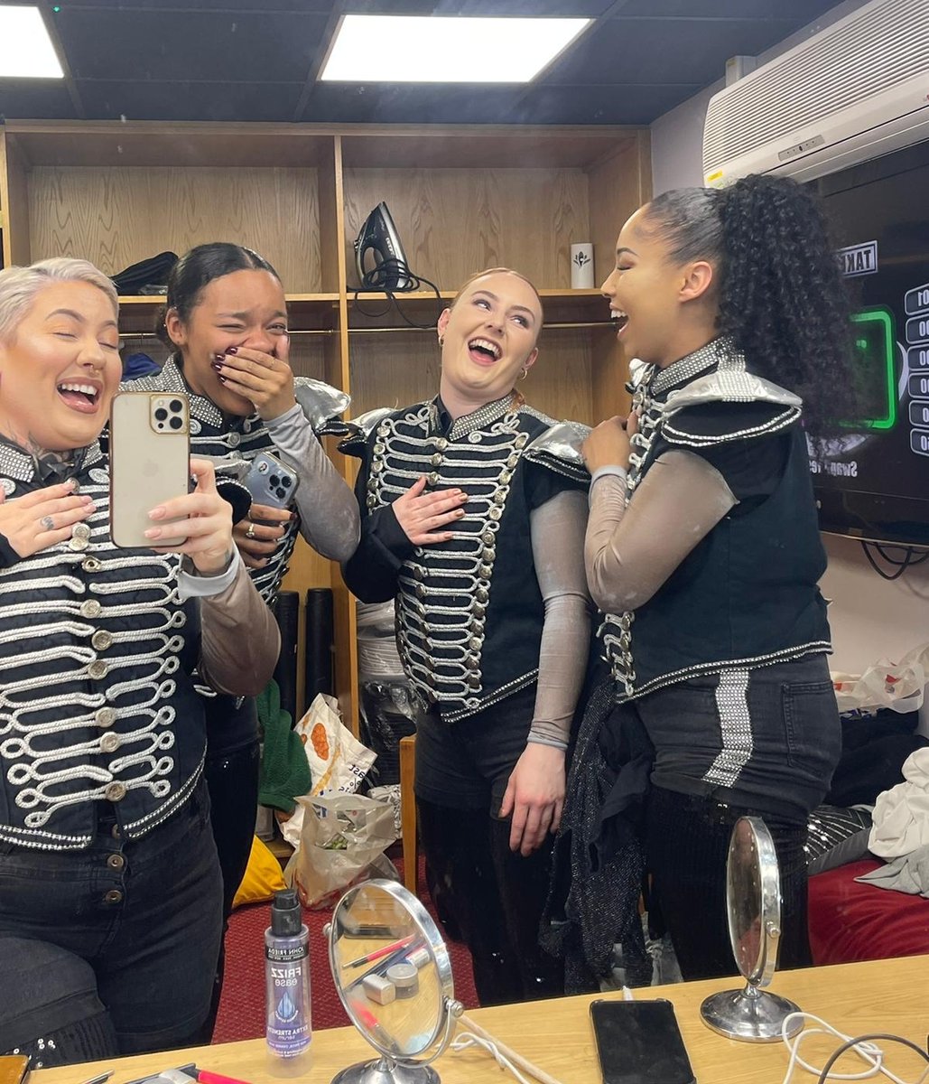 hiphoppopdance's tweet photo. A fun few days on tour this #Easter
@foreverjacksonshow & @hiphoppopdance
#backstage #backstagesnap
#michaeljackson #mj #moonwakters #mjfam #mjfans #kingofpop #jackson https://t.co/zCZGwplwhj